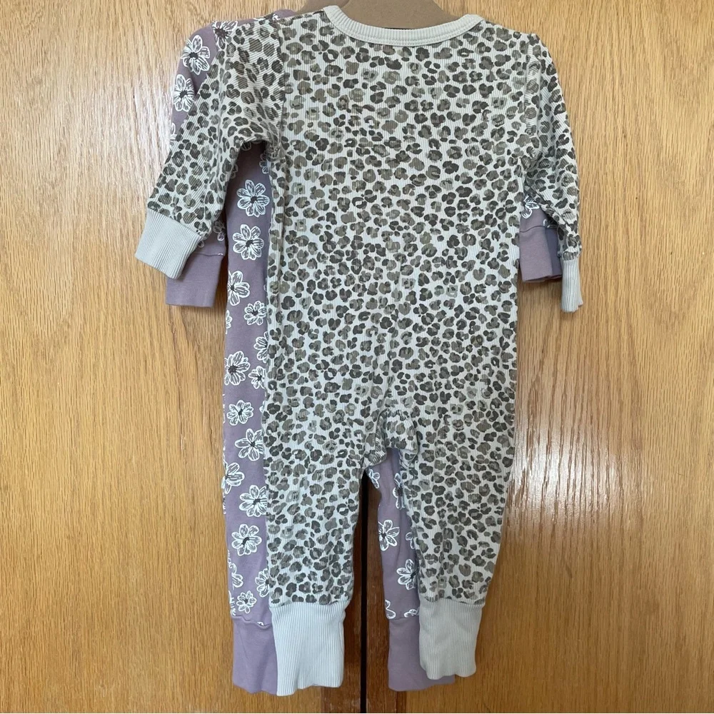 2 MakeMake Organic 2-way zip rompers — spotted and daisies - Picture 5 of 7